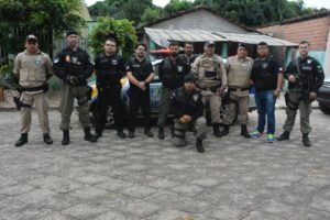 Polícias civis e Militares durante a operação 