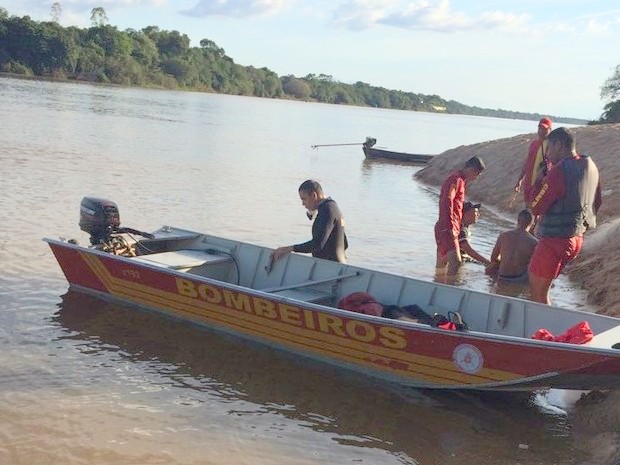 Mototaxista morre afogado após beber e tentar nadar no rio Araguaia
