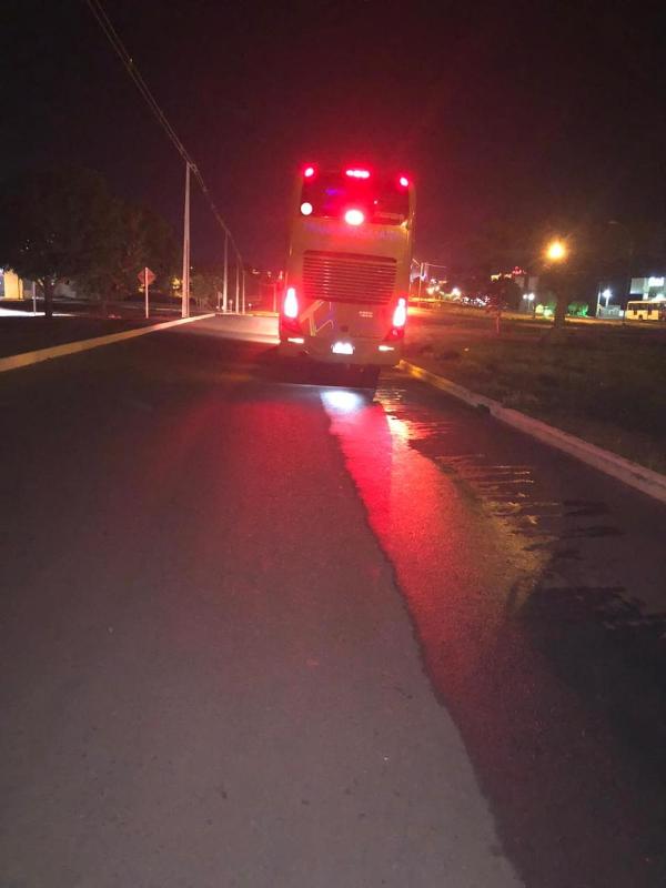 Motorista é preso e empresa multada em R$ 100 mil por jogar descarga do banheiro de ônibus em via pública no TO