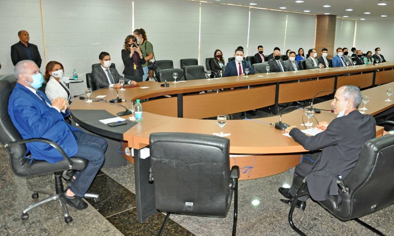 Governador do Tocantins nomeia dez novos procuradores para PGE