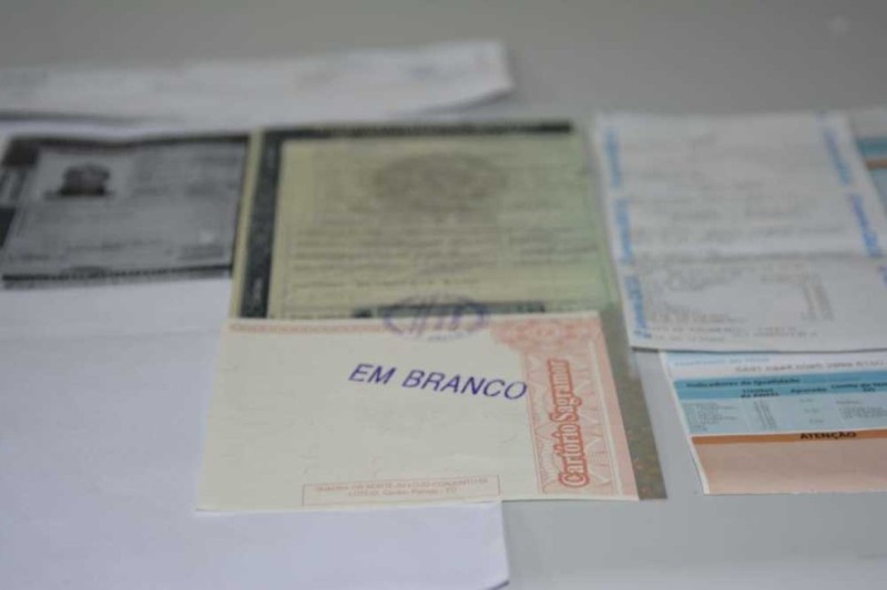 Servidor do Detran é preso suspeito de cobrar dinheiro de usuários para agilizar transferências de veículos