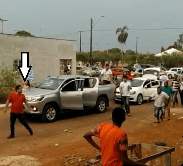 Clima quente em Crixás, genro do candidato Crentão vai a porta de comitê adversário e provoca tumulto