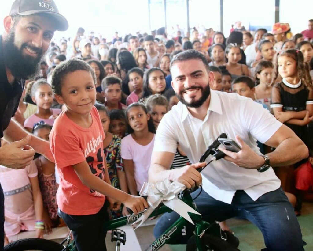 Léo e Wanderlei Barbosa realizam festa das crianças em Taquaruçu