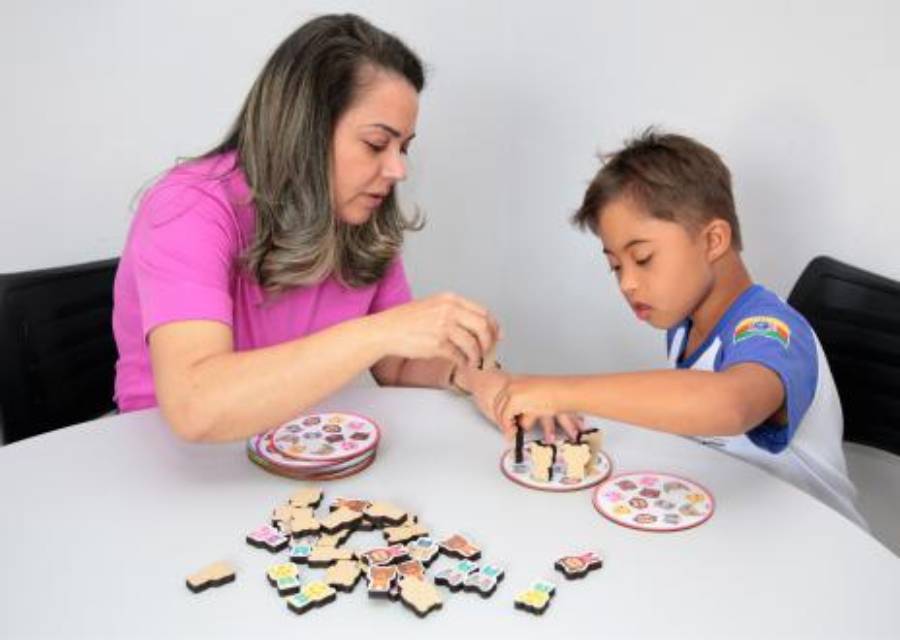 Em 9 de dezembro é celebrado o Dia Nacional da Criança com Deficiência e a Prefeitura de Araguaína estruturou, nos últimos anos, uma rede de atendimento formada por 30 salas de recursos multifuncionais em escolas, a Clínica Escola Mundo Autista e o CER (Foto: Marcos Sandes/Ascom)