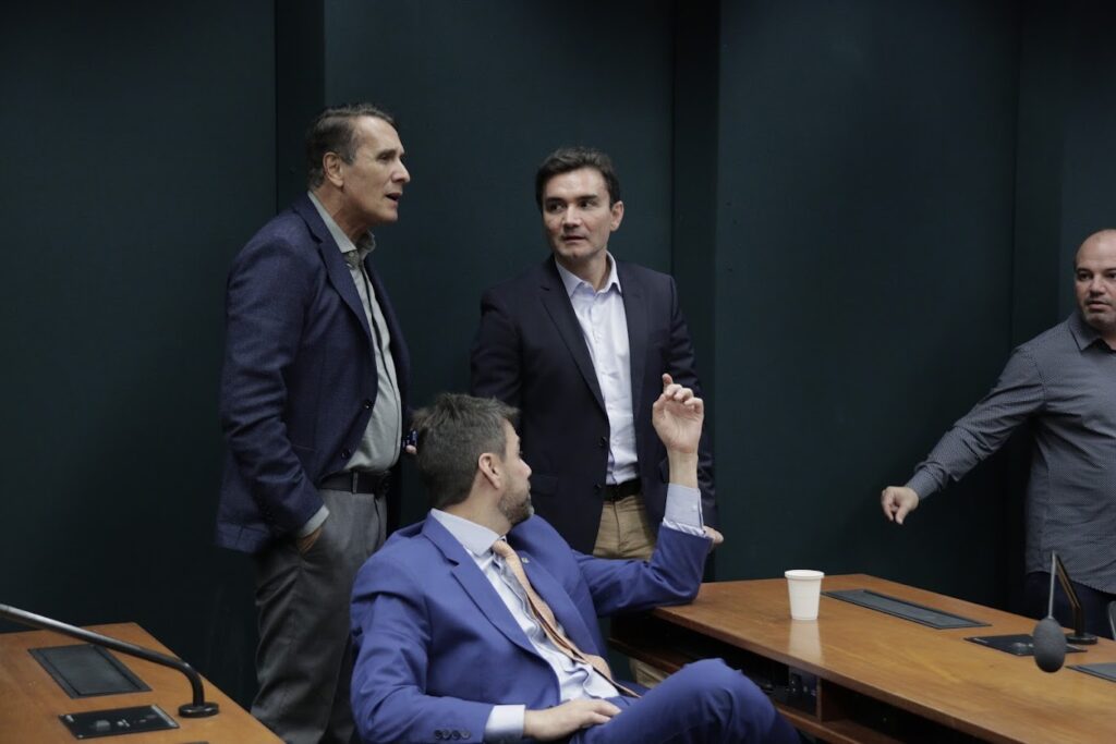 Deputado Federal Carlos Gaguim Apresenta Projeto de Lei para Impulsionar Infraestrutura de Veículos Elétricos no Brasil