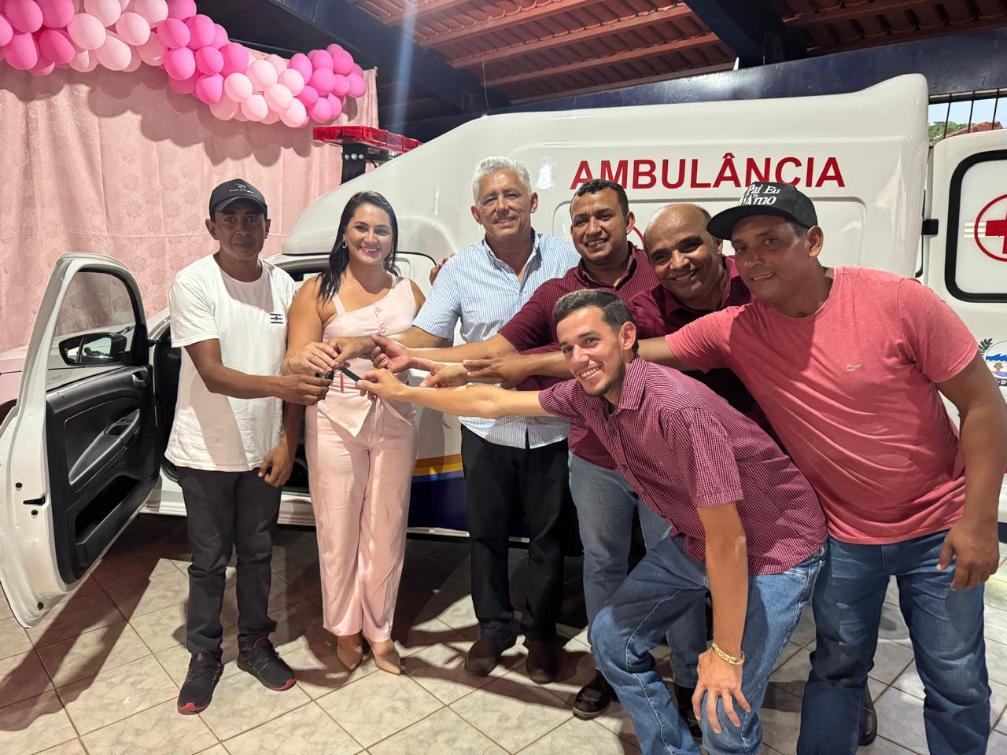 Deputado Cleiton Cardoso entrega ambulância adquirida para o município de Pau D’Arco