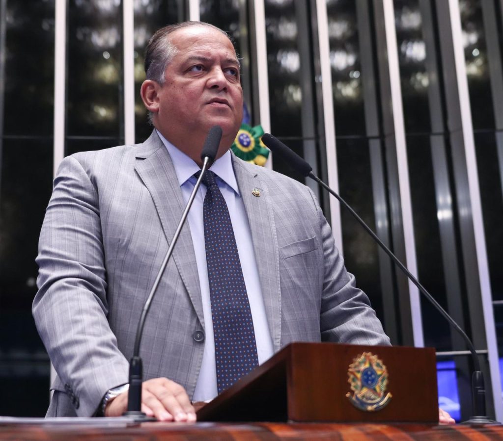 Vice-presidente do Senado, Eduardo Gomes é reconhecido mais uma vez entre os políticos mais influentes do Brasil