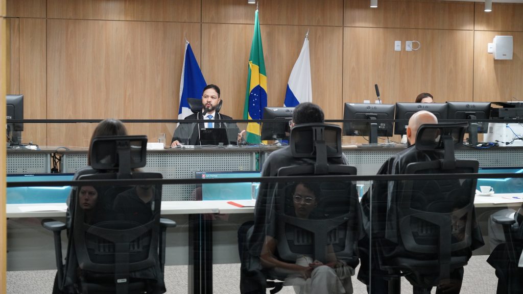 Tribunal do Júri pune réu a mais de 28 anos por homicídio e tentativa de assassinato em bar na Capital