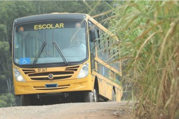 Ônibus escolar tomba na TO-010 e deixa adolescente morto em Paranã ; Governador Wanderlei Barbosa lamenta