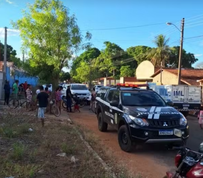 Homem e mulher são encontrados mortos em residência; ex-companheiro é preso suspeito do crime