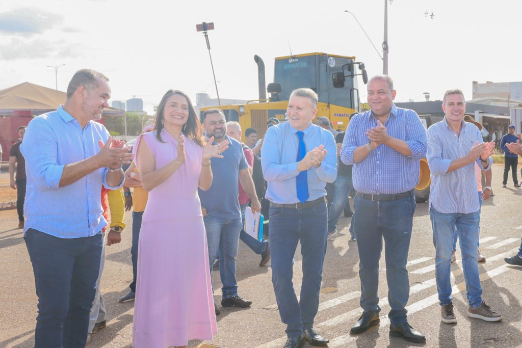 Prefeito Eduardo Siqueira Campos acompanha grande mobilização de limpeza na região central de Palmas
