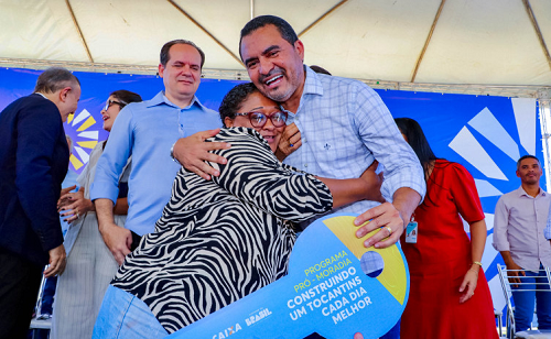 Governador Wanderlei Barbosa entrega 96 apartamentos do Residencial Maria Rosa e realiza sonho da casa própria para famílias, em Palmas
