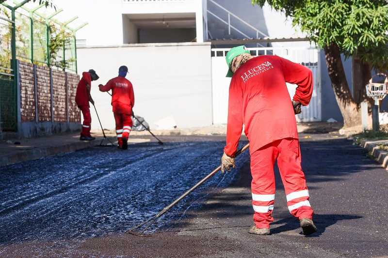 Prefeitura de Palmas inicia recapeamento na Arno 32 com microrrevestimento asfáltico