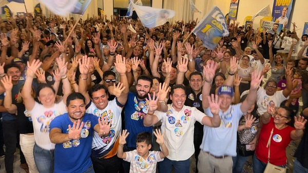 Atos Gomes, candidato a vice-governador, participa de grande reunião em Palmas ao lado de líderes e candidatos