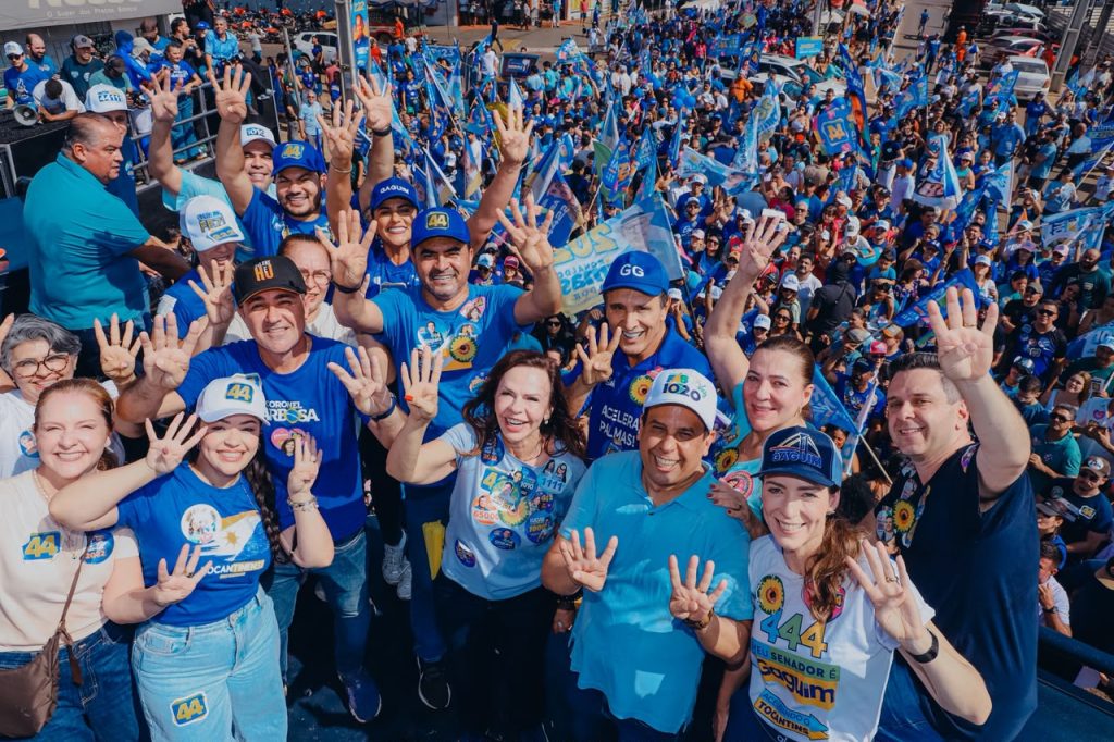 Caminhada 44 pinta Taquaralto de azul em onda pró-Dorinha em Palmas