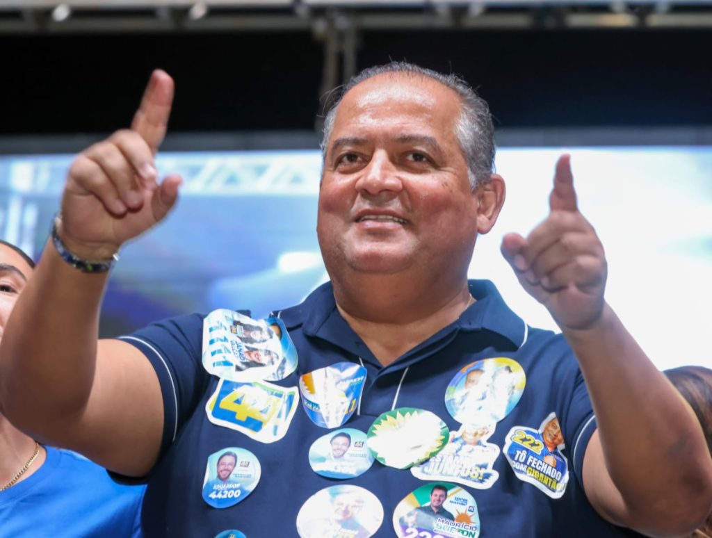 Eduardo Gomes reafirma compromisso com Palmas e destaca investimentos durante comício no Aureny III