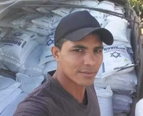 Jovem de 32 anos morre após motocicleta bater contra poste em Araguaçu